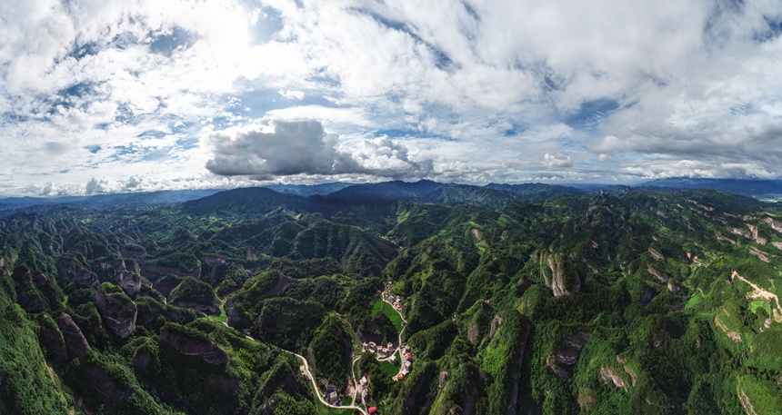 資源縣丹霞地貌風(fēng)光