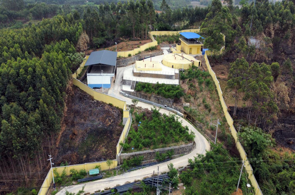 賀州市平桂區(qū)公會(huì)鎮(zhèn)蜈蚣嶺水廠。王斯琴攝