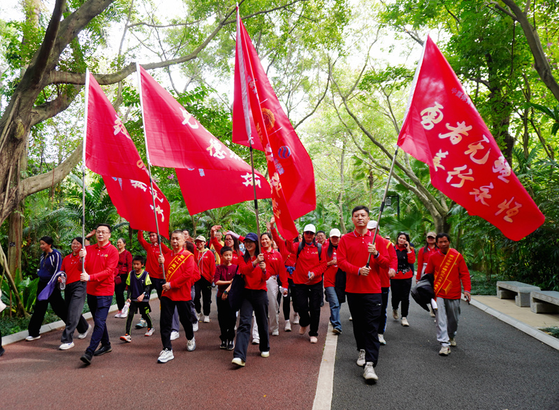 公益健步走現(xiàn)場。趙可盈攝