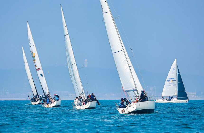 帆船賽現(xiàn)場。