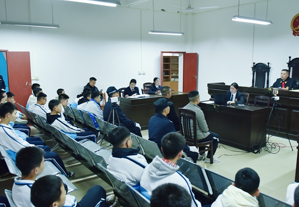 庭審現(xiàn)場(chǎng)。韋金納攝