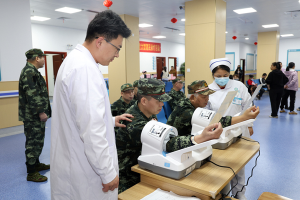 為優(yōu)撫對象開展體檢新項(xiàng)目。熊雯鈺攝
