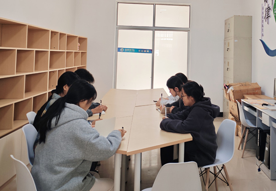 “一站式”學(xué)生社區(qū)自律委員。北海職業(yè)學(xué)院供圖