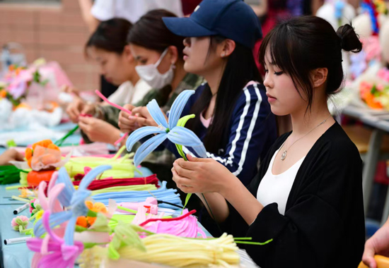文化與傳媒學(xué)院開(kāi)展非遺活動(dòng)。北海職業(yè)學(xué)院供圖
