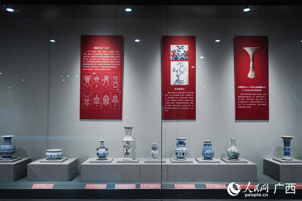 館藏捐贈(zèng)文物展部分展品。人民網(wǎng)記者 王勇攝