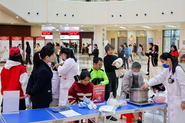 義診現(xiàn)場(chǎng)。韋璐璐攝