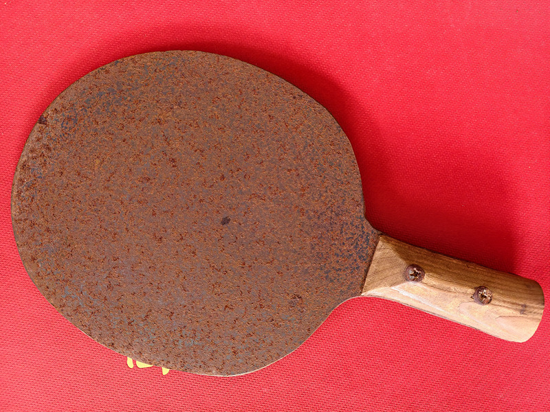 黃夢萍用來訓(xùn)練的鐵球拍。李俊懋攝