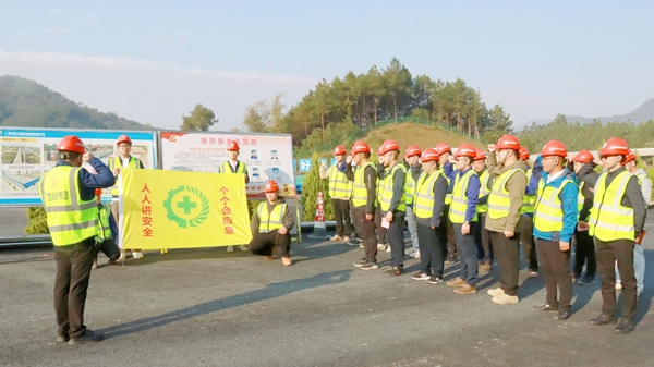 項(xiàng)目部成立黨員安全衛(wèi)士隊。