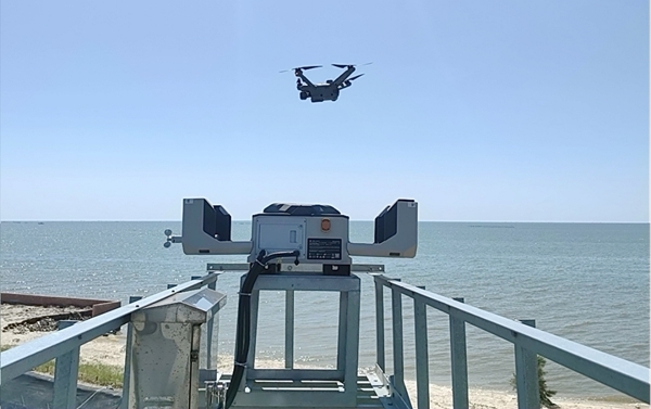 無人機(jī)巡查。