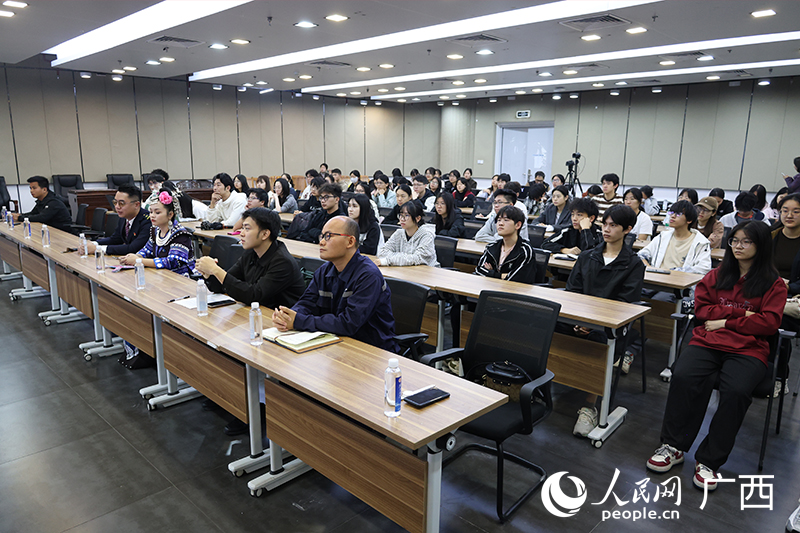 2025“八桂好網(wǎng)民正能量故事”宣講走進廣西大學(xué)。人民網(wǎng)記者 雷琦竣攝