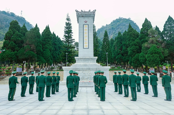 悼念儀式現(xiàn)場。唐明洋攝