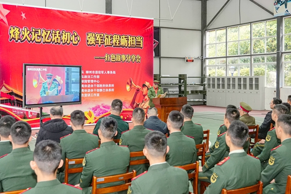 老兵進行愛國主義教育。賴治華攝