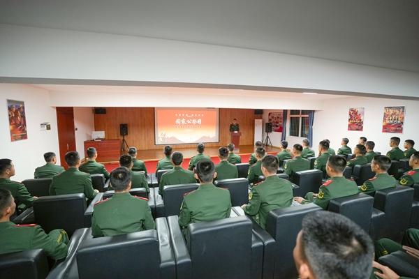 紅色演講現(xiàn)場。穆萬瓊攝