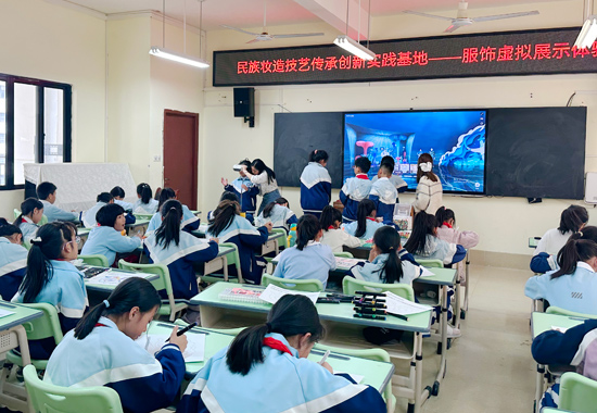 北藝附屬學(xué)校巧手學(xué)堂系列活動(dòng)。北海職業(yè)學(xué)院文化與傳媒學(xué)院供圖