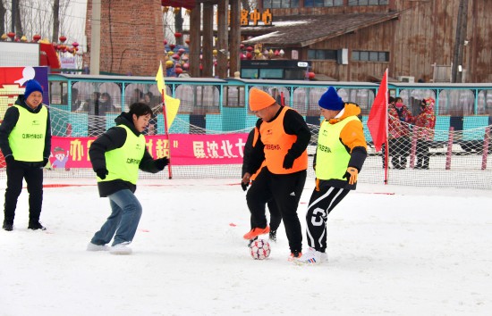 2024年，沈陽市首屆“雪地村超”在沈北新區(qū)興隆臺街道激戰(zhàn)正酣。